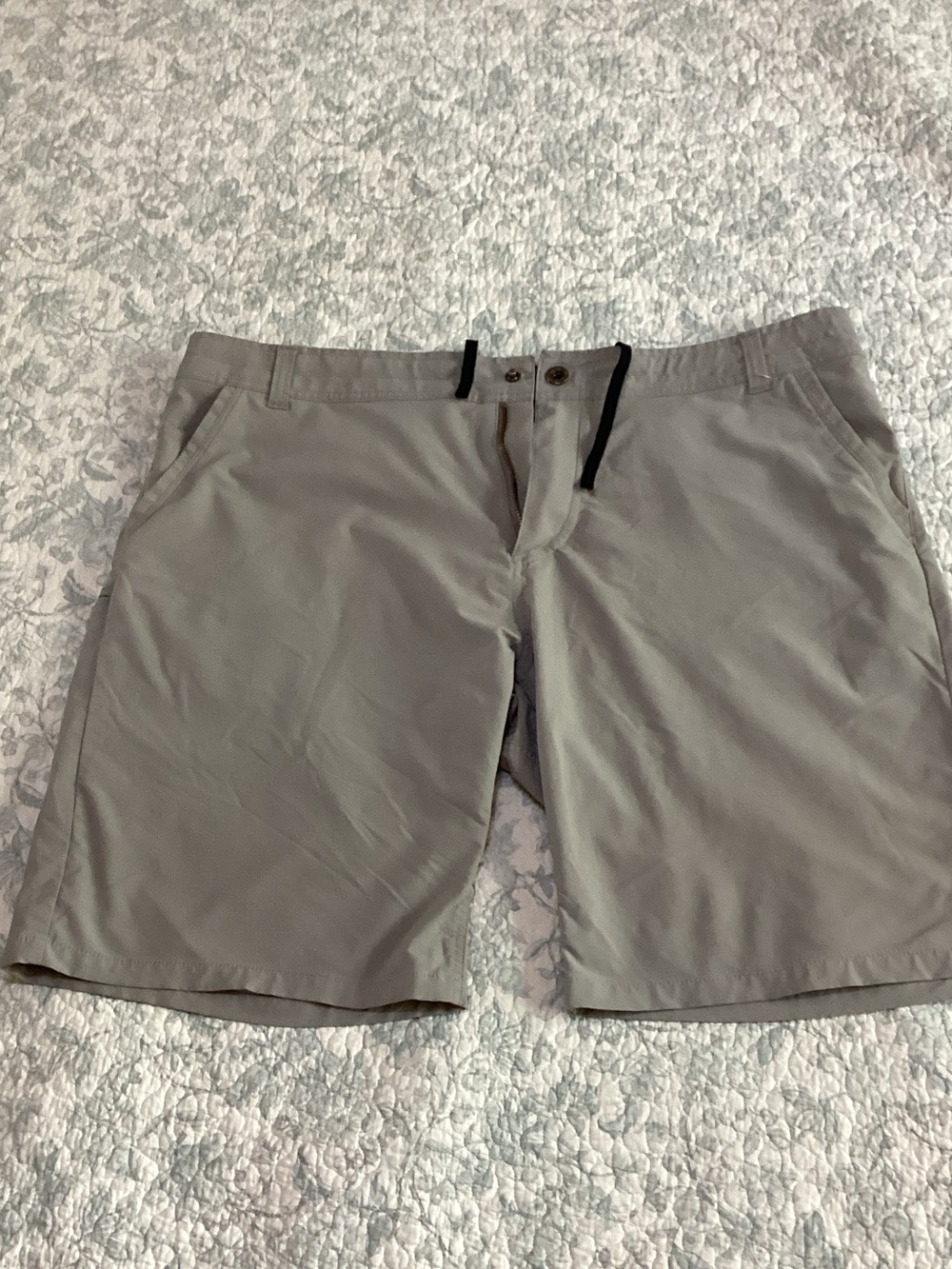Kühl Men's Light Gray Flat-Front Shorts
